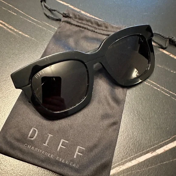 Diff Eyewear Carson Black Sunglasses - Picture 3 of 10